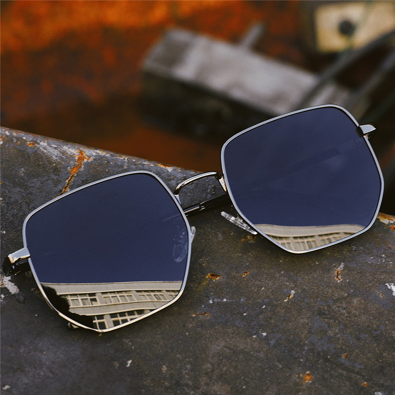 Square Polarized Sunglasses For Women - Image 2